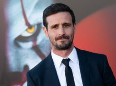 James Ransone, ator de ‘The Wire’, morre aos 46 anos O ex-escritor do Washington Post Lou Cannon se dirige à multidão em frente ao Santa Barbara News