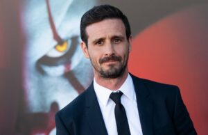 James Ransone, ator de ‘The Wire’, morre aos 46 anos O ex-escritor do Washington Post Lou Cannon se dirige à multidão em frente ao Santa Barbara News