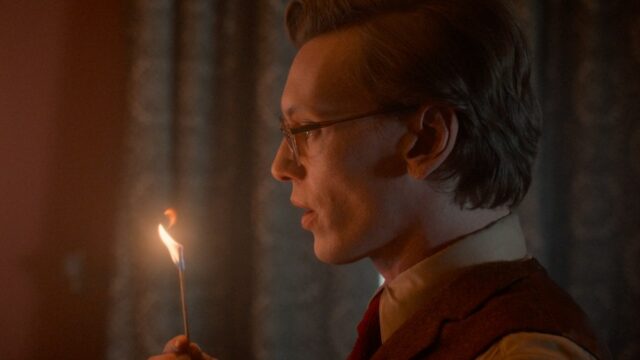 Jamie Campbell Bower diz que o Sr. WhatsIt em 'Stranger Things 5 ​​′ é inspirado em Jim Jones: 'Tinha que haver aquele nível de líder de culto sobre ele'
