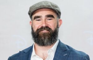 Jason Kelce admite que a fama está ficando “mais difícil” para sua família navegar GettyImages-JasonKylieKelce.jpg