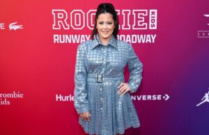 Jenelle Evans, da mãe adolescente, comemora 34º aniversário com a transformação da mamãe Jenelle Evans, mãe adolescente 2, mostra seu corpo de biquíni enquanto se recupera de um procedimento no esôfago 097