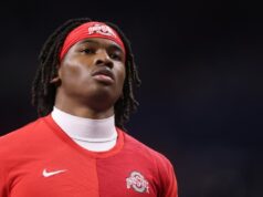 Jeremiah Smith envia aviso severo após perder prêmio importante do CFB Jeremiah Smith has a warning for the college football world.