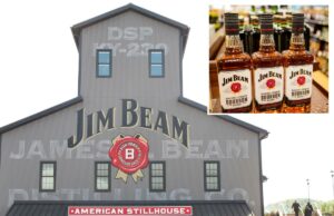 Jim Beam fecha destilaria em Kentucky por um ano O centro de visitantes Jim Beam fica em sua destilaria central em Clermont, Kentucky.
