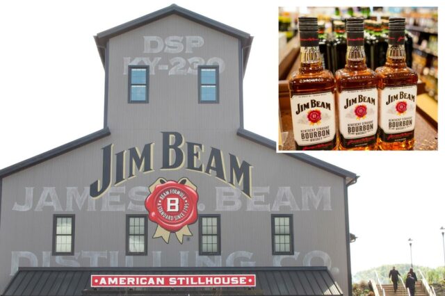 O centro de visitantes Jim Beam fica em sua destilaria central em Clermont, Kentucky.