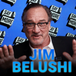 Jim Belushi no sofá Say More falando 'Song Sung Blue' e 'The Chronology of Water'