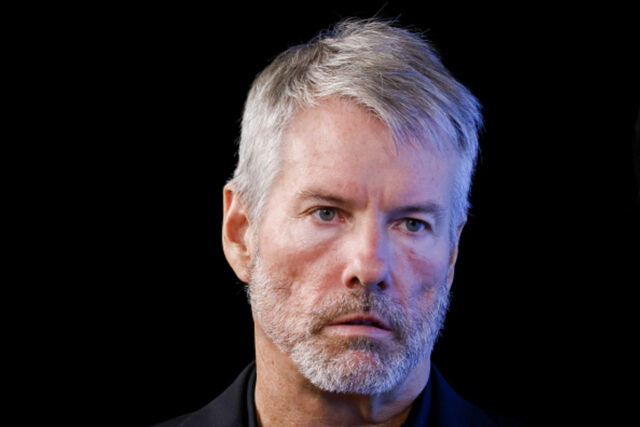 Jim Cramer atribui a venda 'perversa' do mercado ao Japão Jim Cramer atribui a venda 'perversa' do mercado ao Japão e à MicroStrategy