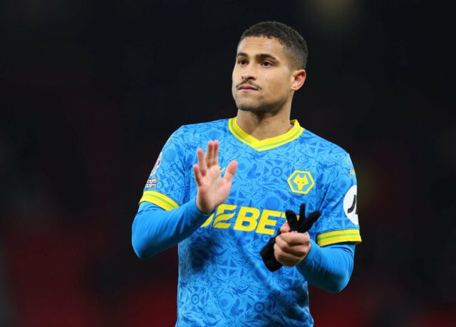 Joshua Zirkzee em ação durante a partida da Premier League entre Manchester United e Wolves em Old Trafford em 2025 em Manchester, Inglaterra.