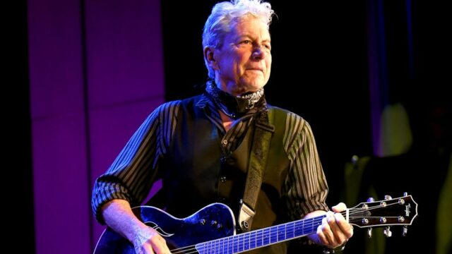 Joe Ely, herói do country-rock do Texas que aumentou sua Joe Ely, herói do country-rock do Texas que aumentou sua base de fãs em turnê com o Clash, morre aos 78 anos