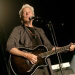 Joe Ely, lenda do country rock do Texas e colaborador do Clash e Bruce Springsteen, morto aos 78 anos