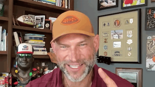 121625_joe_thomas_browns_uno_kal