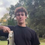 Jogador de futebol universitário 20 encontrado morto em seu dormitório