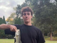 Jogador universitário de lacrosse, 19 anos, morto em acidente de carro que feriu outras quatro pessoas Jogador de futebol universitário 20 encontrado morto em seu dormitório