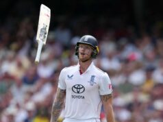 Jogadores de críquete da Inglaterra serão investigados por beber demais durante o intervalo do Ashes Jogadores de críquete da Inglaterra serão investigados por beber demais durante o intervalo do Ashes