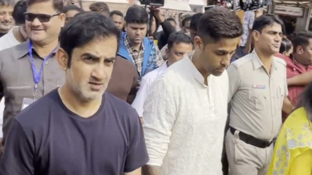 Jogadores de críquete da equipe da Índia e treinador principal visitam o Templo Shri Jagannath em Odisha
