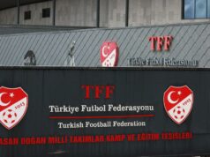 Jogadores de futebol da Turquia e presidentes de clubes presos como parte de investigação sobre escândalo de apostas Jogadores de futebol da Turquia e presidentes de clubes presos como parte de investigação sobre escândalo de apostas