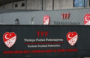 Jogadores de futebol da Turquia e presidentes de clubes presos como parte de investigação sobre escândalo de apostas Jogadores de futebol da Turquia e presidentes de clubes presos como parte de investigação sobre escândalo de apostas