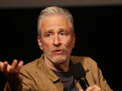 Jon Stewart ataca a repressão de Trump à imigração em países do Terceiro Mundo: ele quer uma ‘correção da tez dos EUA’ Jon Stewart ataca a repressão de Trump à imigração em países do Terceiro Mundo: ele quer uma 'correção da tez dos EUA'