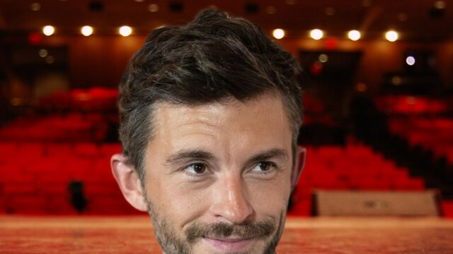 Jonathan Bailey se culpou por brincar de bombardeio quando tinha Jonathan-Bailey-getty-2