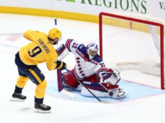 Jonathan Quick está jogando melhor do que na temporada passada – e os Rangers estão desperdiçando isso Jonathan Quick nº 32 do New York Rangers defende um chute de Filip Forsberg nº 9 do Nashville Predators no terceiro período na Bridgestone Arena em 21 de dezembro de 2025 em Nashville, Tennessee.