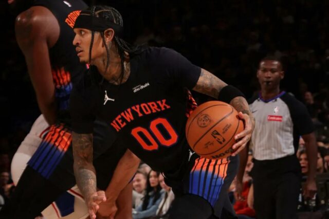 Jordan Clarkson vai até a cesta durante a derrota dos Knicks para o 76ers em 19 de dezembro de 2025 no Madison Square Garden.