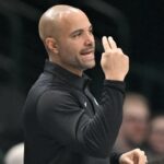 Jordi Fernández perdeu a vitória do Nets sobre o Bucks no domingo porque estava lutando contra uma gripe.