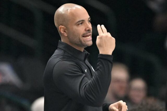 Jordi Fernández perdeu a vitória do Nets sobre o Bucks no domingo porque estava lutando contra uma gripe.