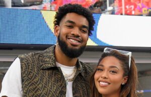 Jordyn Woods e Karl-Anthony Towns estão noivos após 5 anos de namoro Jordyn Woods e o namorado Karl Anthony Towns estão noivos após anos de namoro TK