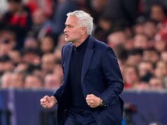 José Mourinho fez Scott McTominay retribuir pelo momento do Man United em 2017 em um reencontro comovente José Mourinho dando instruções a Scott McTominay