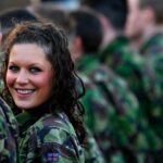 Jovens do Reino Unido receberão 'ano sabático' militar na tentativa de aumentar a defesa: Relatório