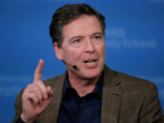 Juiz bloqueia acesso a e-mails de James Comey no computador apreendido do advogado Juiz bloqueia acesso a e-mails de James Comey no computador apreendido do advogado