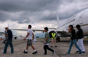 Juiz repreende funcionários de Trump por erro de deportação: ‘ilegalidade flagrante’ Juiz repreende funcionários de Trump por erro de deportação: 'ilegalidade flagrante'