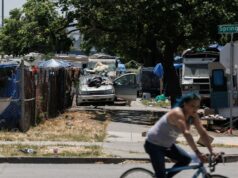 Juiz suspende plano do governo Trump para desviar bilhões de dólares de moradias para moradores de rua Juiz suspende plano do governo Trump para desviar bilhões de dólares de moradias para moradores de rua