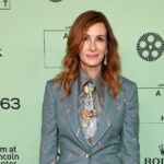 GettyImages-2240464703 Julia Roberts se entusiasma com crianças 'surpreendentes' e vê-las crescer