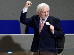 Julian Assange apresenta queixa contra Fundação Nobel por causa do prêmio Machado Julian Assange apresenta queixa contra Fundação Nobel por causa do prêmio Machado