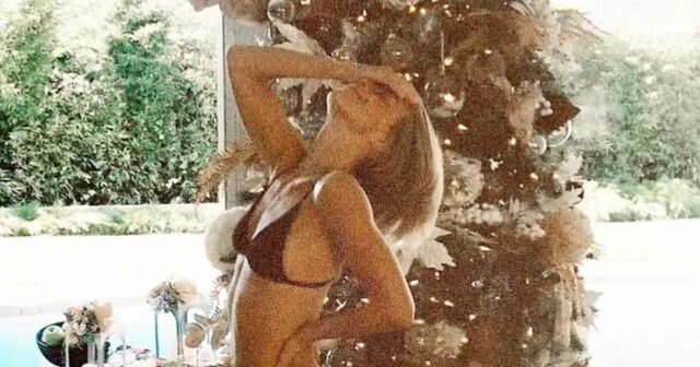 Julianne Hough exibe seu abdômen em foto de biquíni fumegante