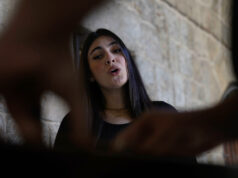 Juventude síria abraça liberdades políticas após queda de Assad Juventude síria abraça liberdades políticas após queda de Assad