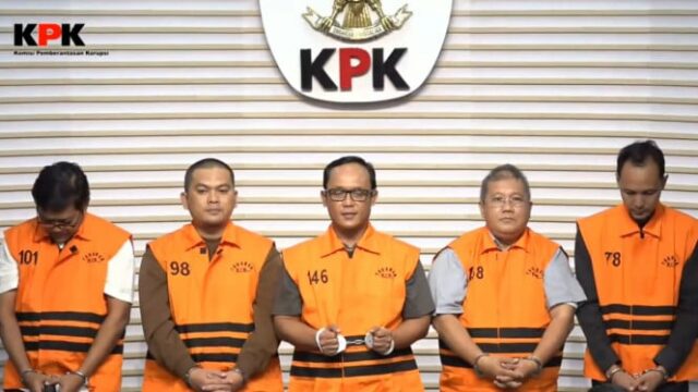 KPK nomeia regente central de Lampung e seu irmão como KPK nomeia regente central de Lampung e seu irmão como suspeitos de suborno, imediatamente detidos
