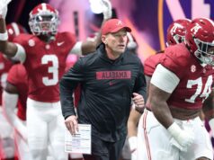 Kalen DeBoer, do Alabama, revela plano de playoff antes da revanche em Oklahoma Alabama head coach Kalen DeBoer with Crimson Tide players