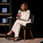 A vice-presidente democrata indicada à presidência, Kamala Harris, chega para falar no último dia da Convenção Nacional Democrata, quinta-feira, 22 de agosto de 2024, em Chicago. (Foto AP/Jacquelyn Martin)