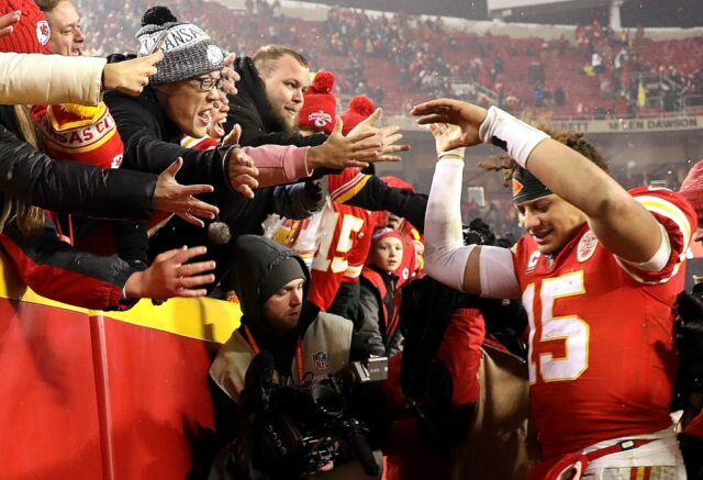Kansas City Chiefs atravessando a fronteira do Missouri para um novo estádio com cúpula no Kansas
