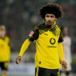 Karim Adeyemi joga pelo Borussia Dortmund