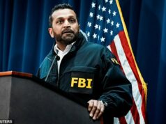 Kash Patel humilhado enquanto um dossiê explosivo de 115 páginas revela o que os agentes do FBI realmente pensam… e seu acesso de raiva após receber uma jaqueta feminina Patel supostamente se recusou a sair de seu avião particular sem uma jaqueta do FBI após o assassinato de Charlie Kirk