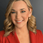 Katie Pavlich salta para NewsNation como nova apresentadora das 22h
