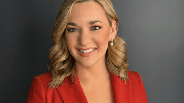 Katie Pavlich salta para NewsNation como nova apresentadora das 22h
