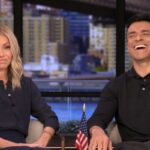 Kelly Ripa deixa 'viver' seu recém-adotado “lema de vida” fora das câmeras: “Se eu não estiver na frente das câmeras, sem sutiã, sem maquiagem”