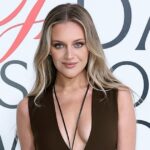 2197334893 Kelsea Ballerini pausa show no meio da música para pedir aos fãs que parem: ‘Eu canto a música para vocês agora’