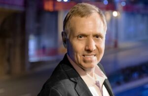 Kennedy Center ameaça processo de US$ 1 milhão contra músico que rejeitou data de Natal para protestar contra mudança de nome de Trump Centro Kennedy Trump