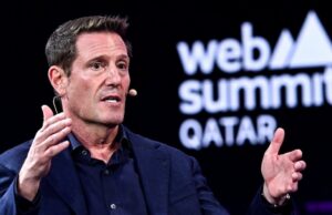 Kevin Mayer prevê que ‘o preço vai subir’ na guerra de lances da Paramount-Netflix pela Warner Bros. Kevin Mayer prevê que 'o preço vai subir' na guerra de lances da Paramount-Netflix pela Warner Bros.