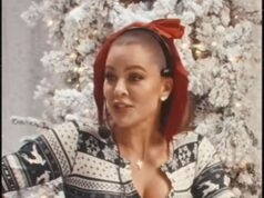 Khloe Kardashian dá dicas atrevidas de BJ para o Natal no TikTok Live 120425_kimsmas_live_kal