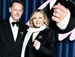 Kim Cattrall é CASADA: ícone de Sex And The City, 69, casa-se com Russell Thomas, 54, em cerimônia secreta em Londres
